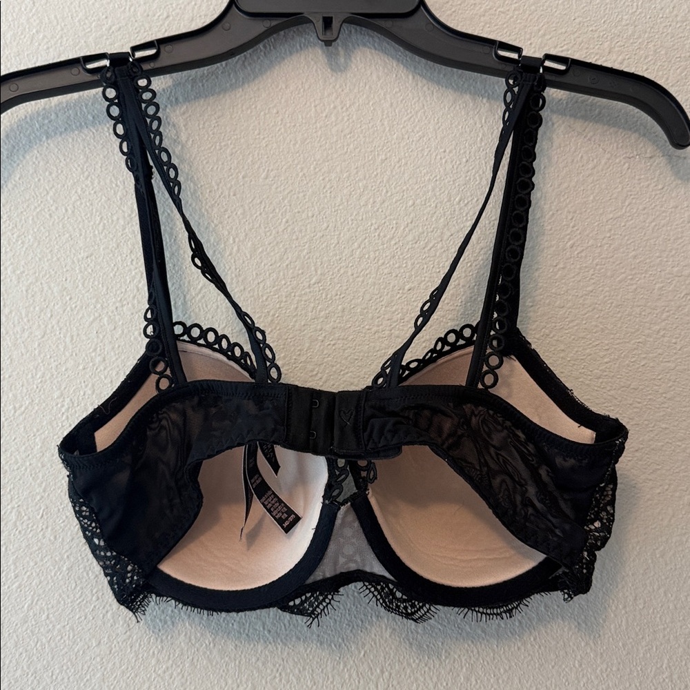 Victoria's Secret Black Lace Underwire Bra - Picture 3 of 3